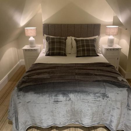 Greyhound Inn Wilton Wilton  ภายนอก รูปภาพ