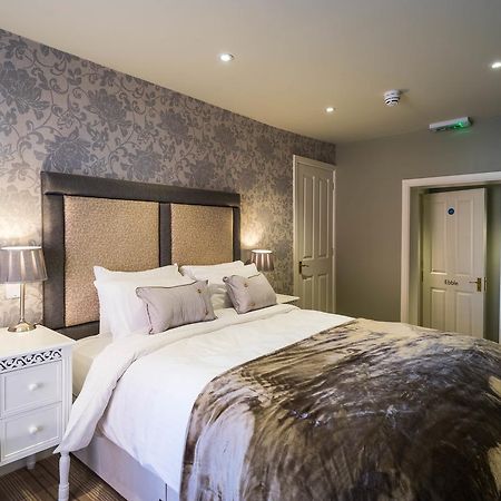 Greyhound Inn Wilton Wilton  ภายนอก รูปภาพ