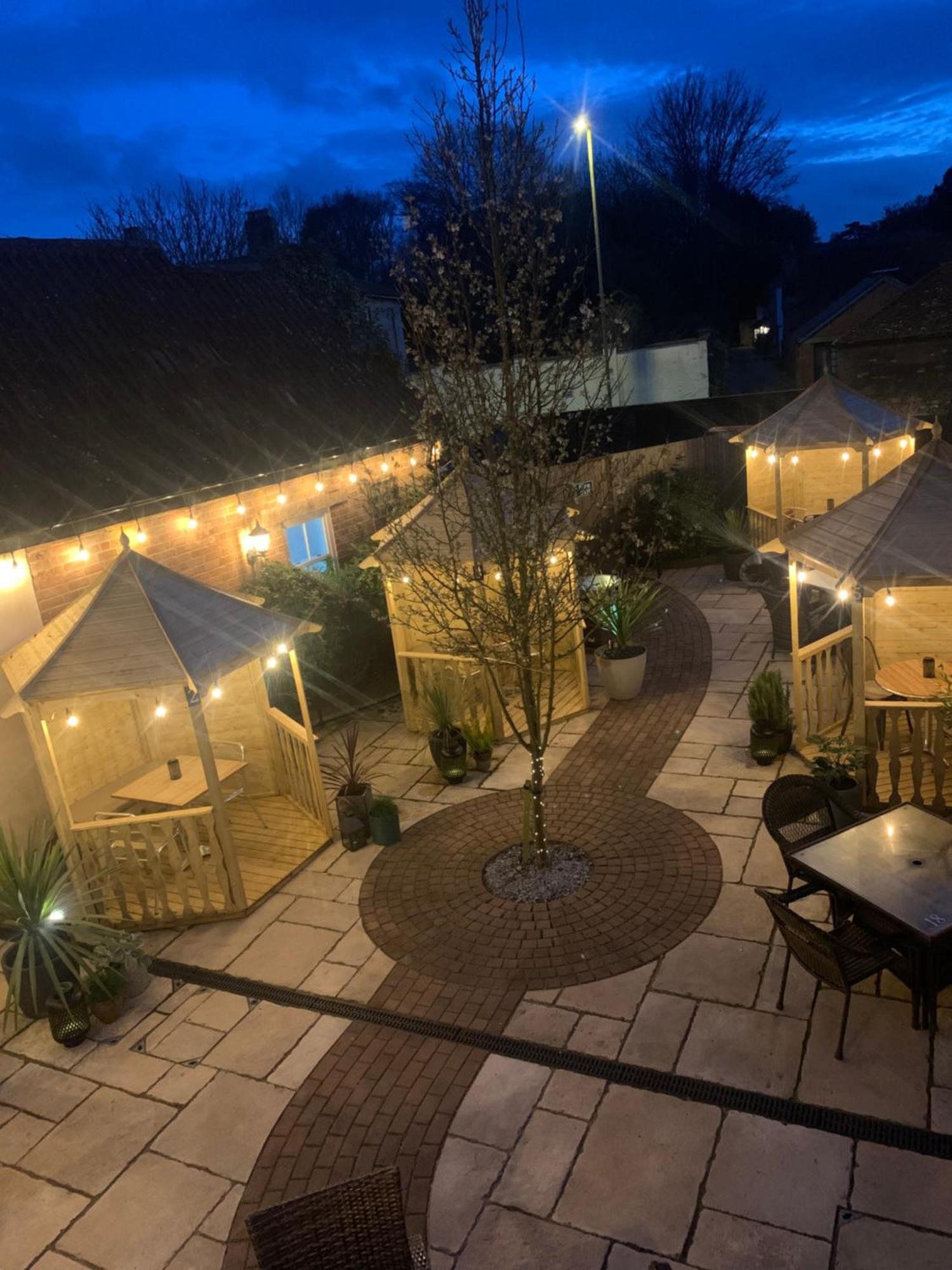 Greyhound Inn Wilton Wilton  ภายนอก รูปภาพ