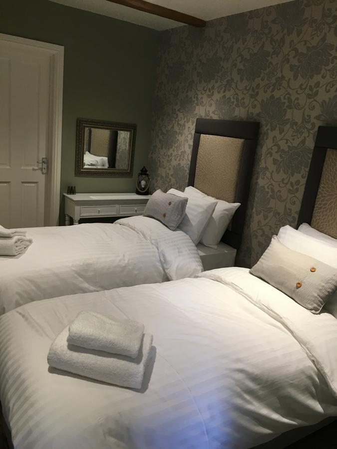 Greyhound Inn Wilton Wilton  ภายนอก รูปภาพ