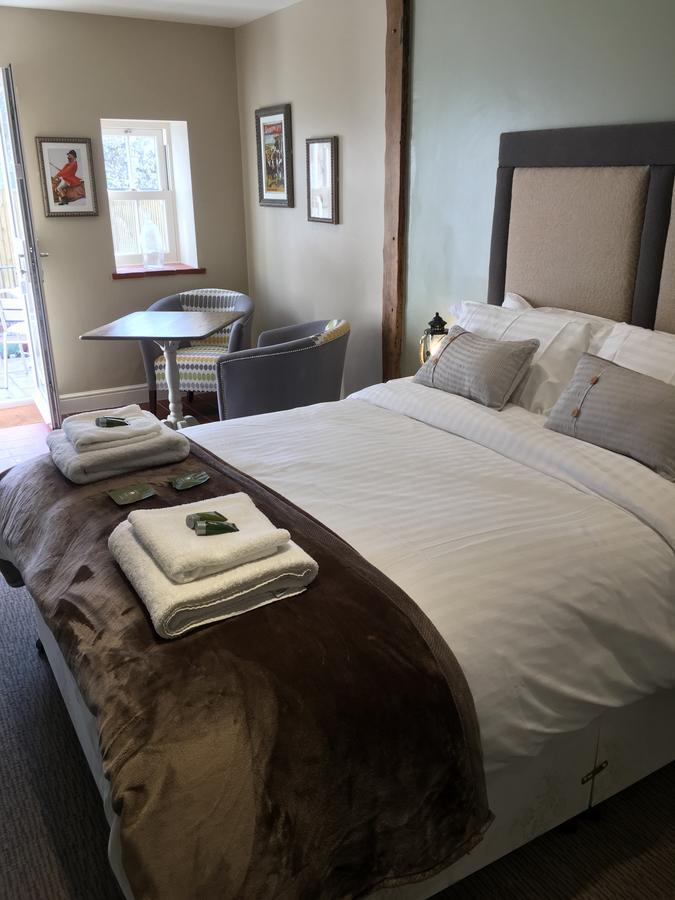 Greyhound Inn Wilton Wilton  ภายนอก รูปภาพ