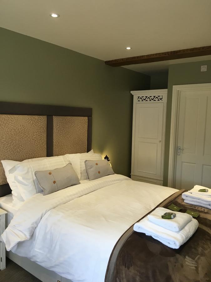 Greyhound Inn Wilton Wilton  ภายนอก รูปภาพ