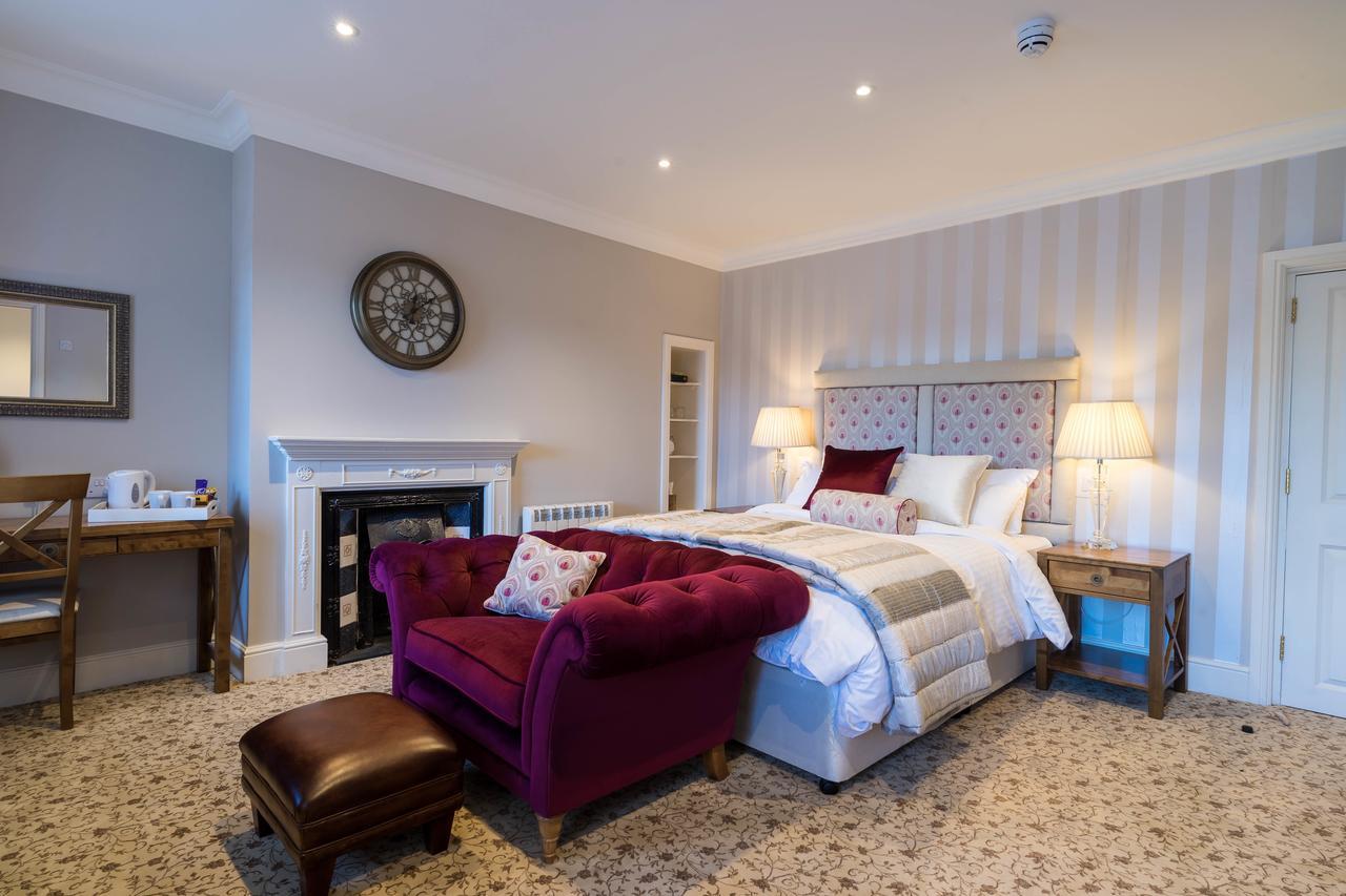 Greyhound Inn Wilton Wilton  ภายนอก รูปภาพ