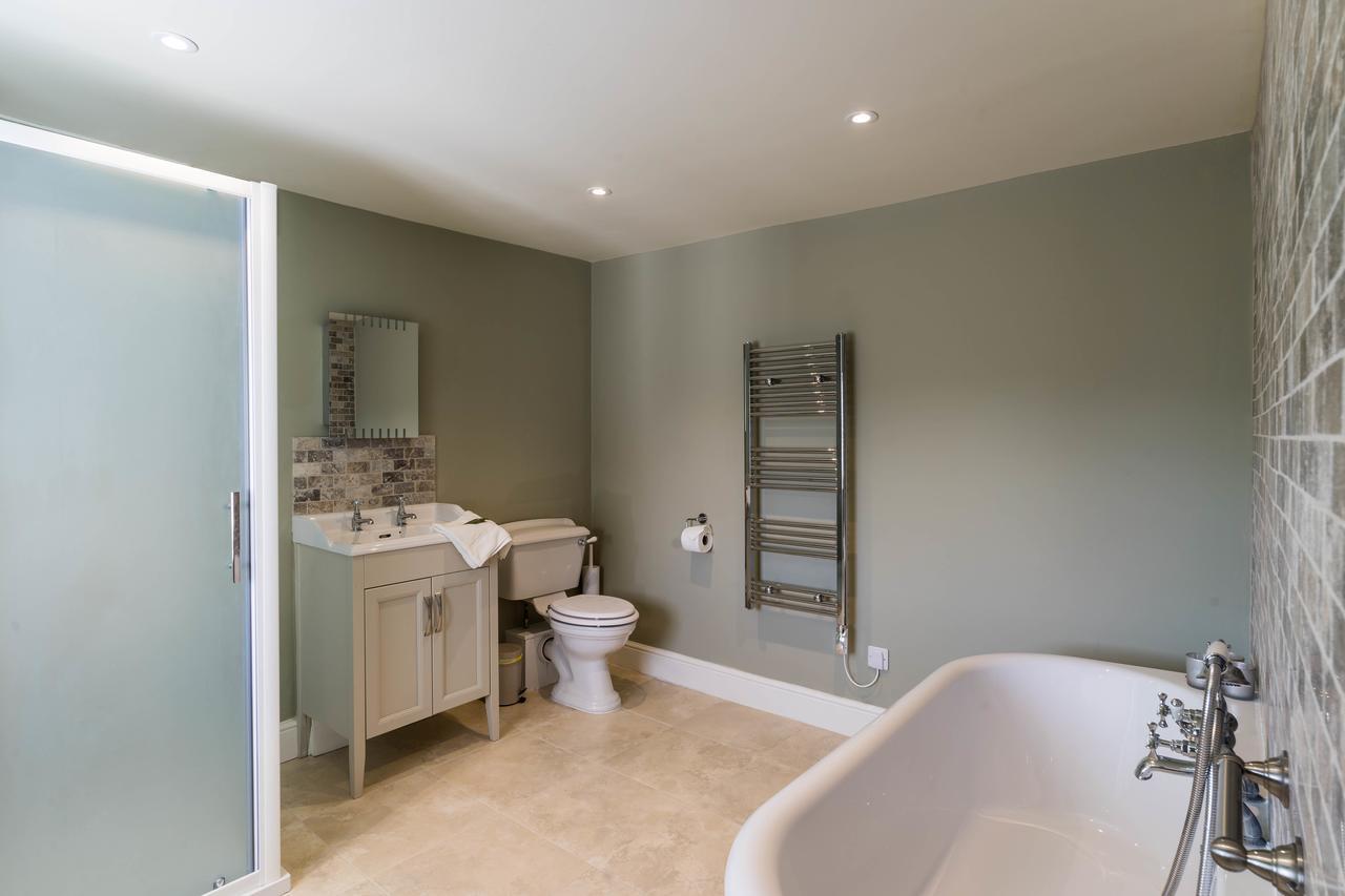 Greyhound Inn Wilton Wilton  ภายนอก รูปภาพ