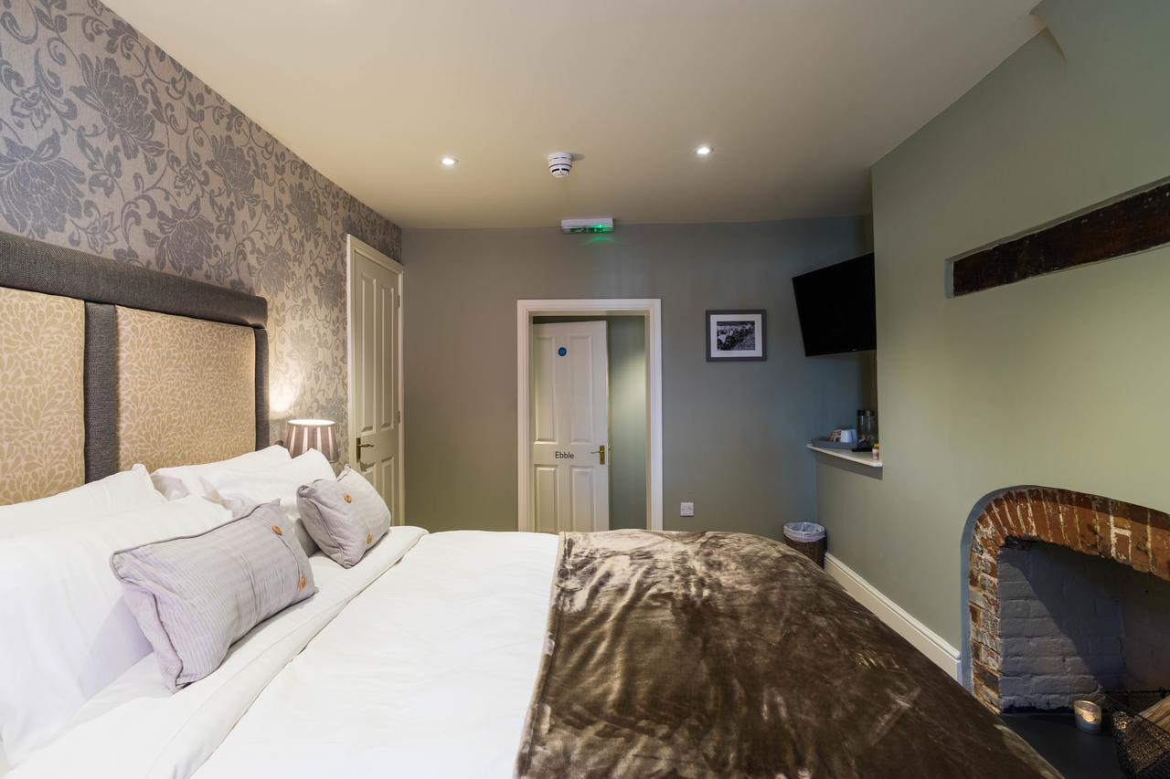 Greyhound Inn Wilton Wilton  ภายนอก รูปภาพ