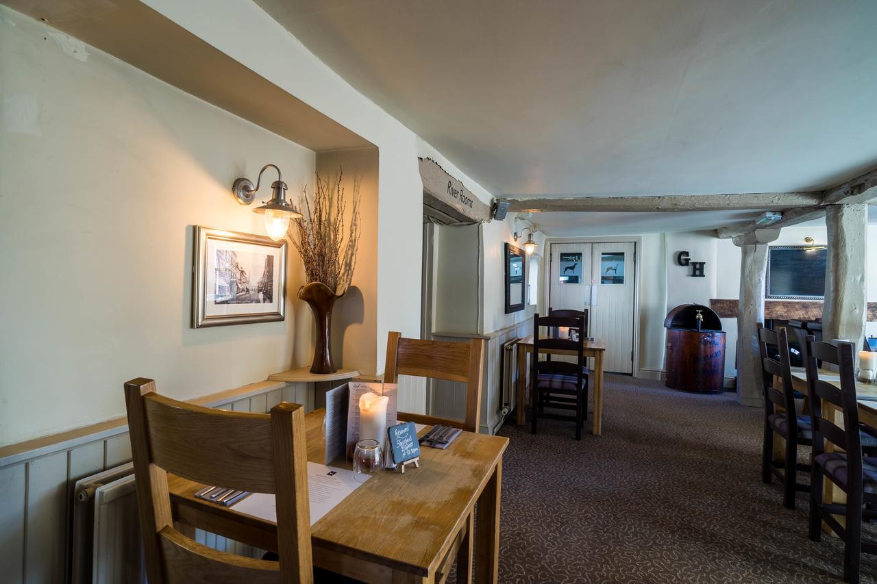 Greyhound Inn Wilton Wilton  ภายนอก รูปภาพ