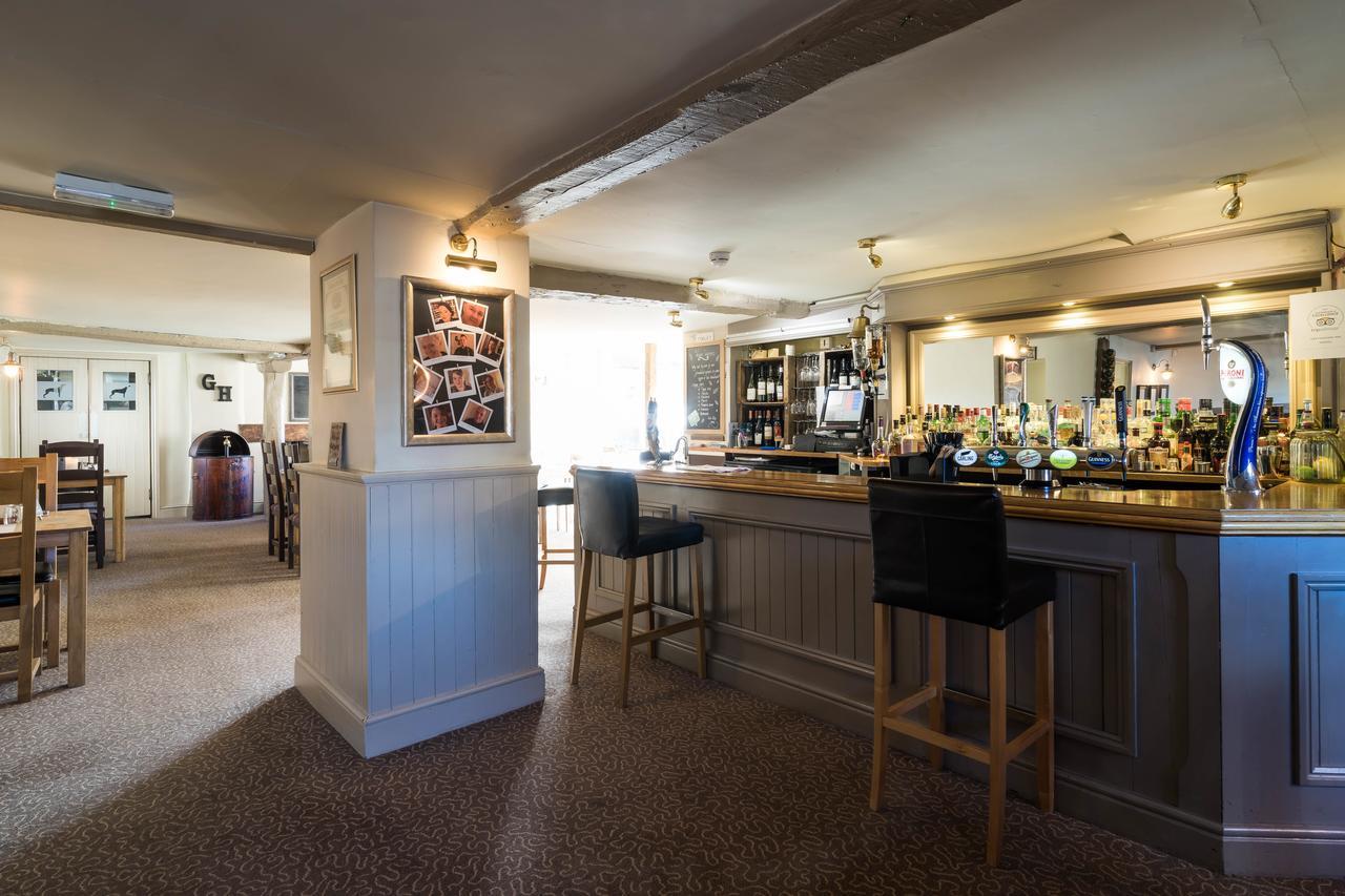 Greyhound Inn Wilton Wilton  ภายนอก รูปภาพ