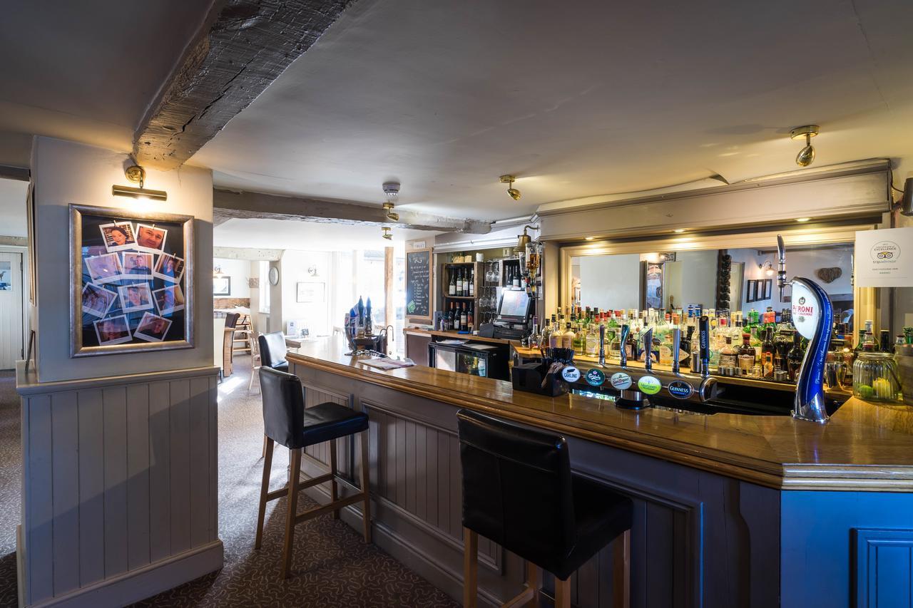 Greyhound Inn Wilton Wilton  ภายนอก รูปภาพ