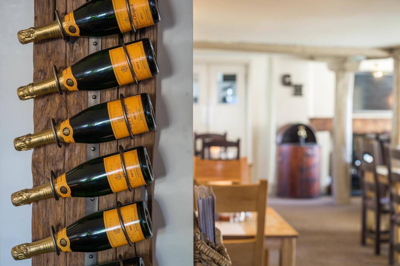 Greyhound Inn Wilton Wilton  ภายนอก รูปภาพ