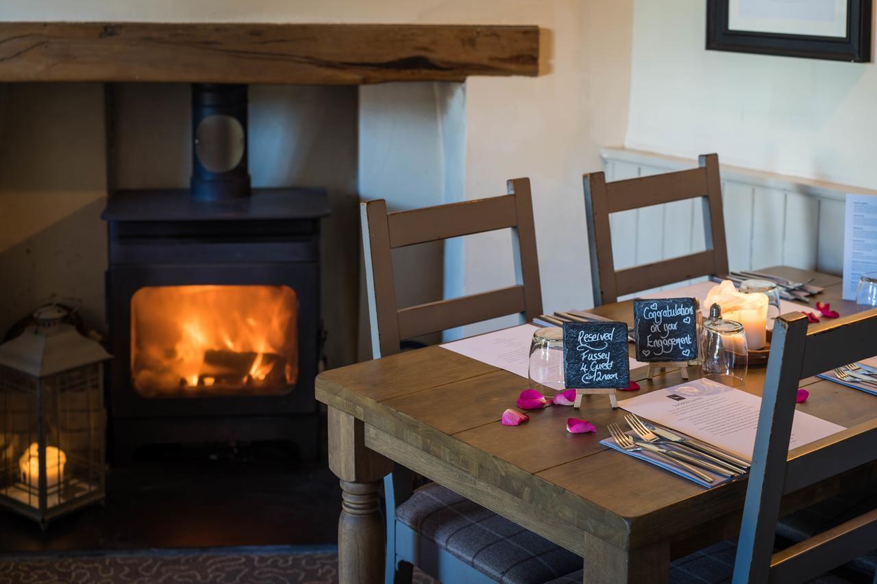 Greyhound Inn Wilton Wilton  ภายนอก รูปภาพ