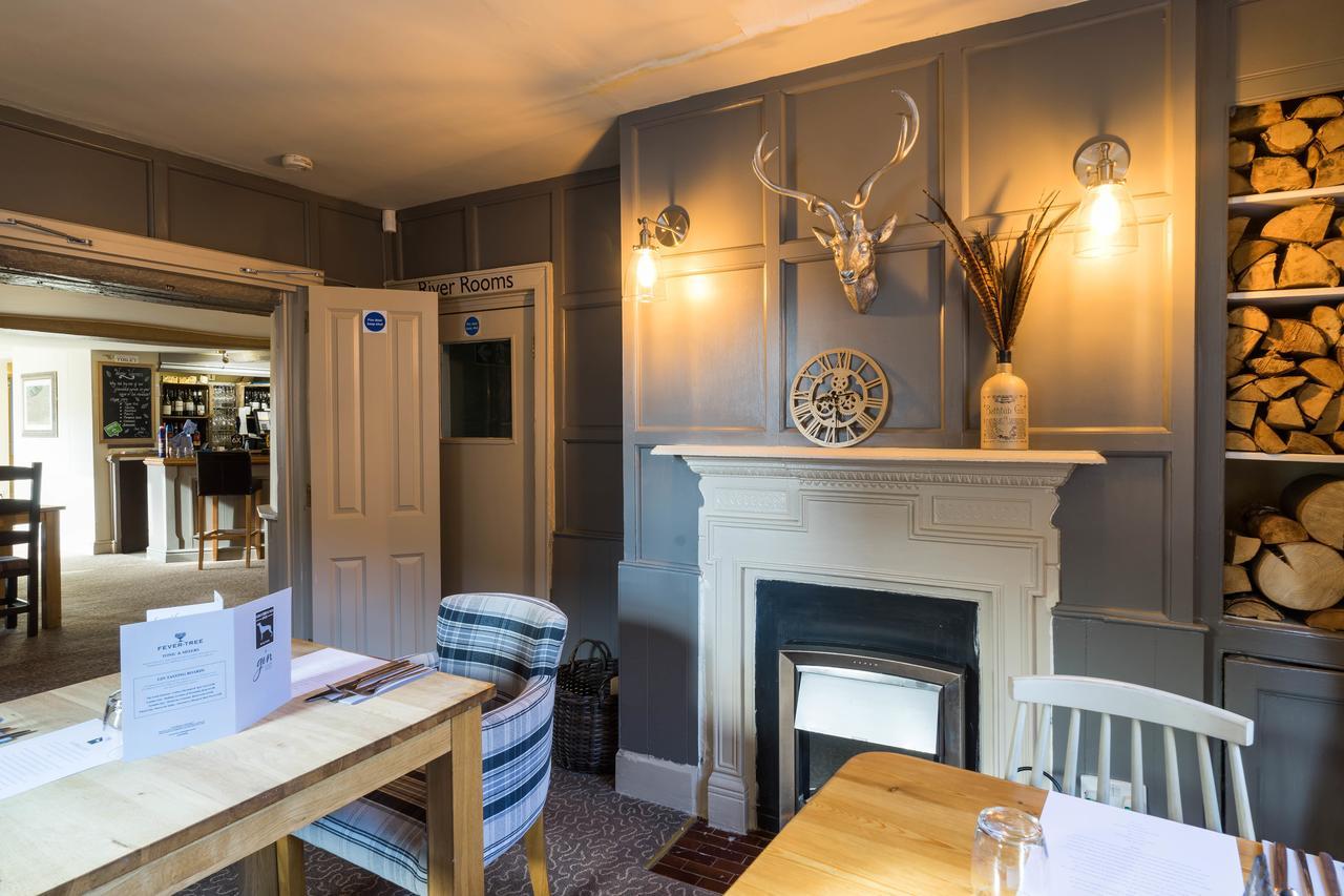 Greyhound Inn Wilton Wilton  ภายนอก รูปภาพ
