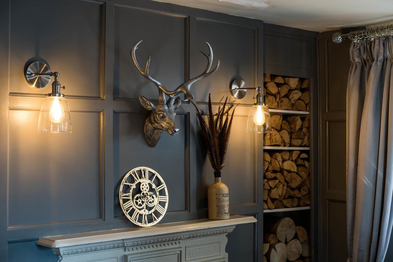 Greyhound Inn Wilton Wilton  ภายนอก รูปภาพ