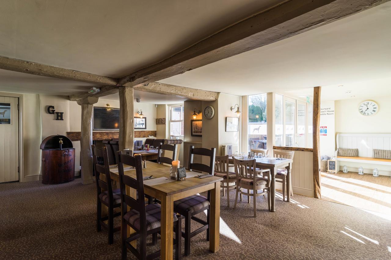 Greyhound Inn Wilton Wilton  ภายนอก รูปภาพ