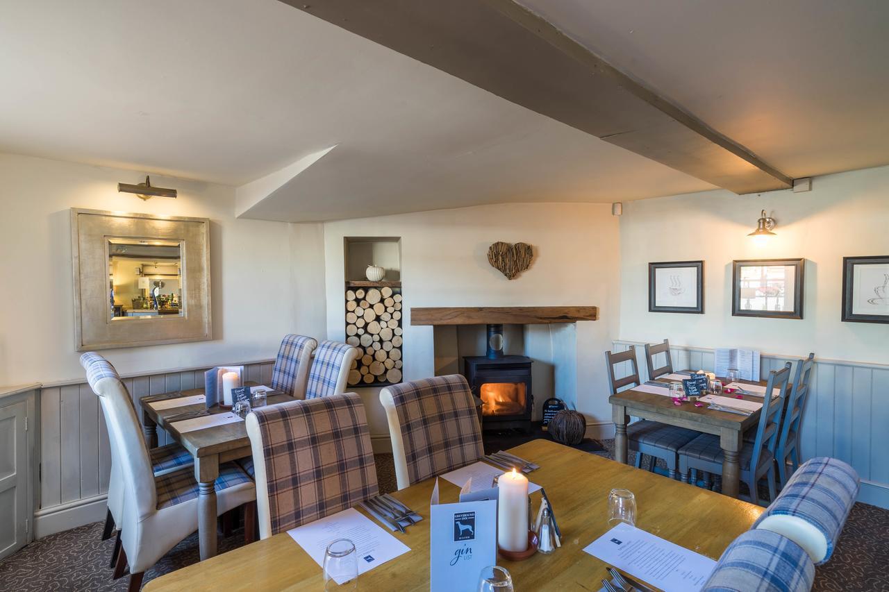 Greyhound Inn Wilton Wilton  ภายนอก รูปภาพ