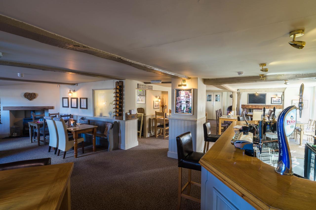 Greyhound Inn Wilton Wilton  ภายนอก รูปภาพ