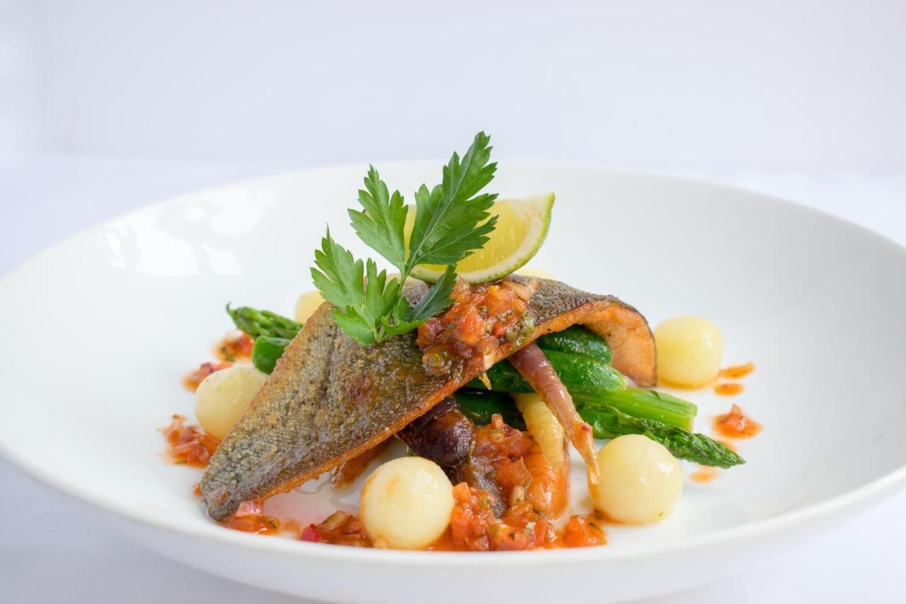 Greyhound Inn Wilton Wilton  ภายนอก รูปภาพ